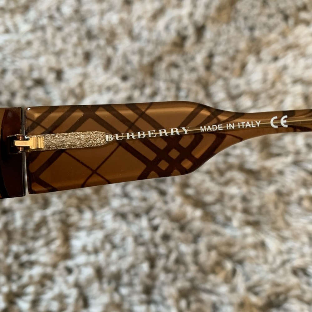SOLD—— Authentic Burberry Sunglasses - Picture 4 of 14